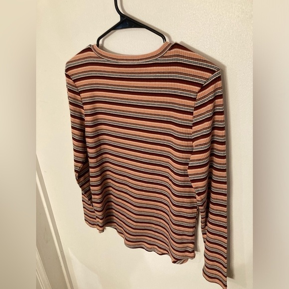 4/$25 Gloria Vanderbilt Ribbed Henley in color rust in size Medium. NWT - Picture 4 of 6